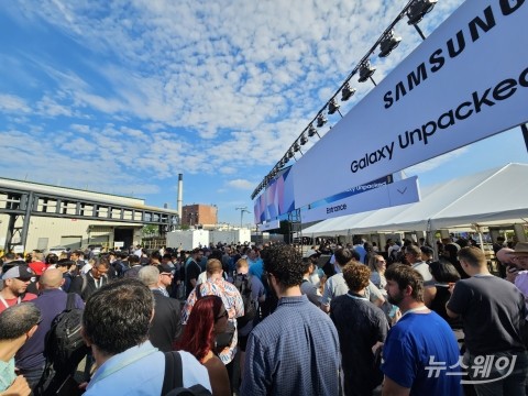 갤럭시 언팩 2025 개막···입구 앞부터 '문전성시'