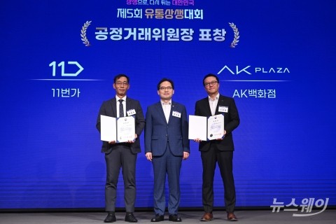  표창장 수상한 정지영 협회장과 박현수·이강용·김영훈·박익진 대표 등
