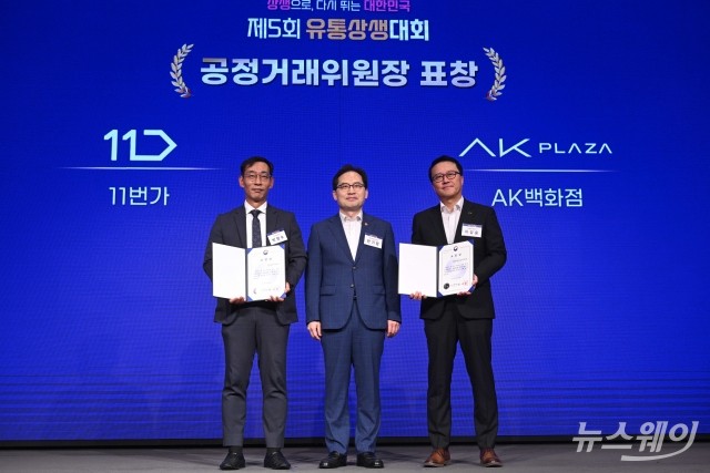 표창장 수상한 정지영 협회장과 박현수·이강용·김영훈·박익진 대표 등