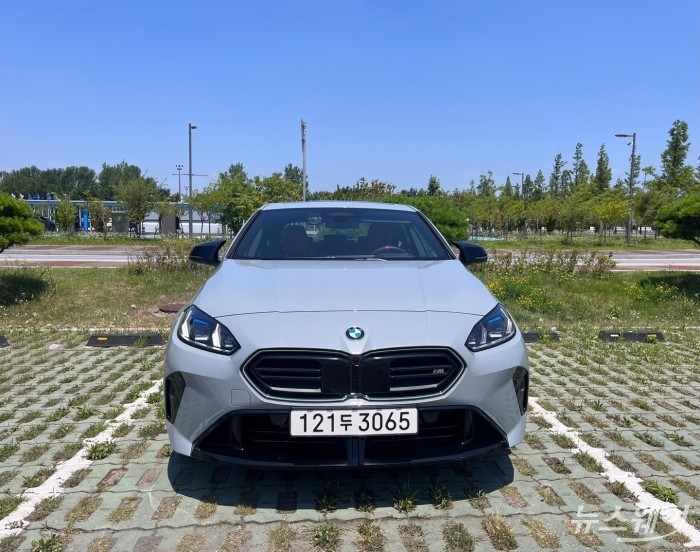 BMW의 2 시리즈 M 퍼포먼스 차량 'M235 xDrive'. 사진=황예인 기자