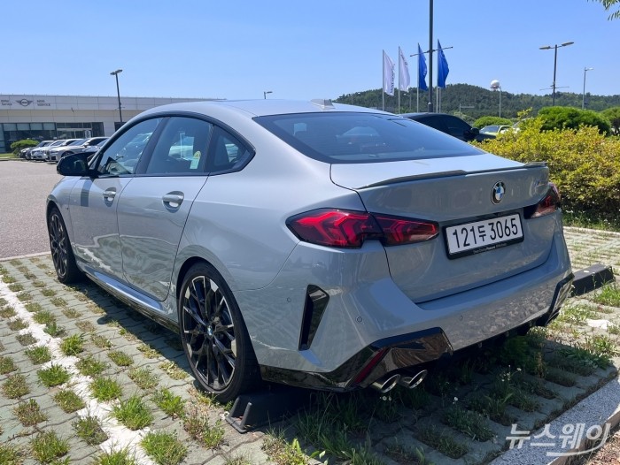 BMW의 2 시리즈 M 퍼포먼스 차량 'M235 xDrive'. 사진=황예인 기자