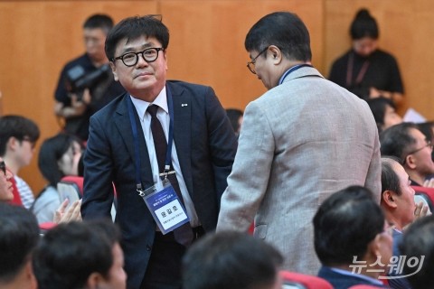 'SH  출범식' 참석해 미소짓는 윤길호·김정일 대표