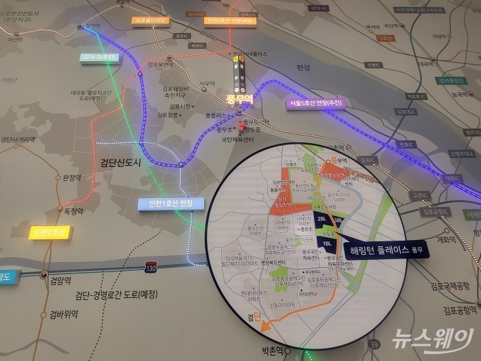 경기도 김포시 '해링턴 플레이스 풍무' 모델하우스 내에 마련된 지하철 예상도 모습.