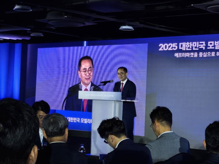 이정환 SK렌터카 대표이사가 15일 '2025 대한민국 모빌리티산업 심포지엄'에서 인사말을 하고 있다. 사진=김다정 기자