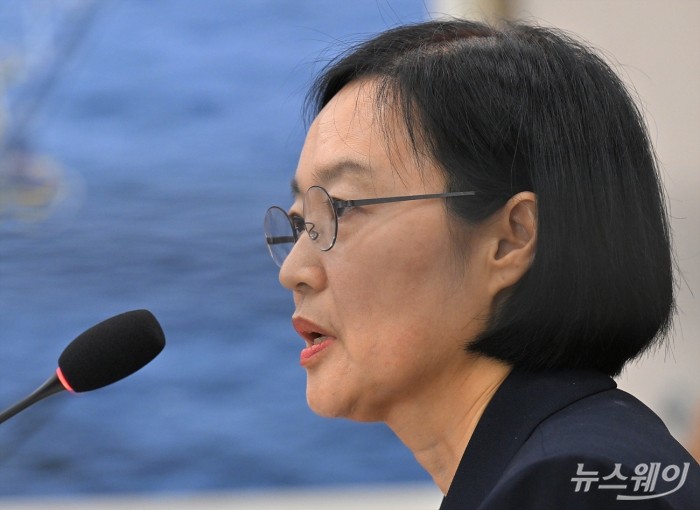 한성숙 중소벤처기업부 장관 후보자가 15일 오전 서울 여의도 국회에서 열린 산업통산자원중소벤처기업위원회의 인사청문회에 출석해 의원 질의에 답하고 있다. 사진=이수길 기자 Leo2004@newsway.co.kr