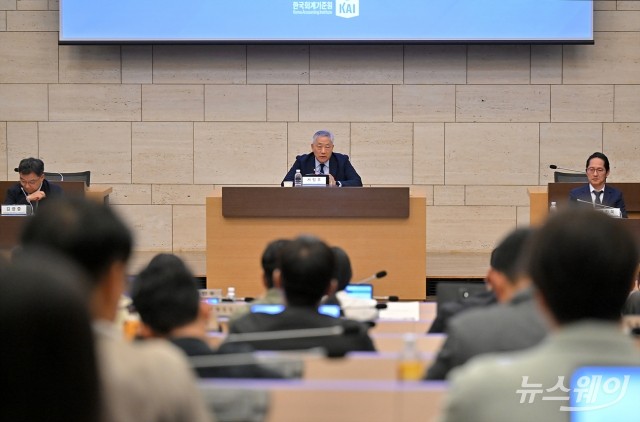 토론 주재하는 서정우 좌장···한국회계기준원 포럼 '생명보험사의 관계사 주식 회계처리'