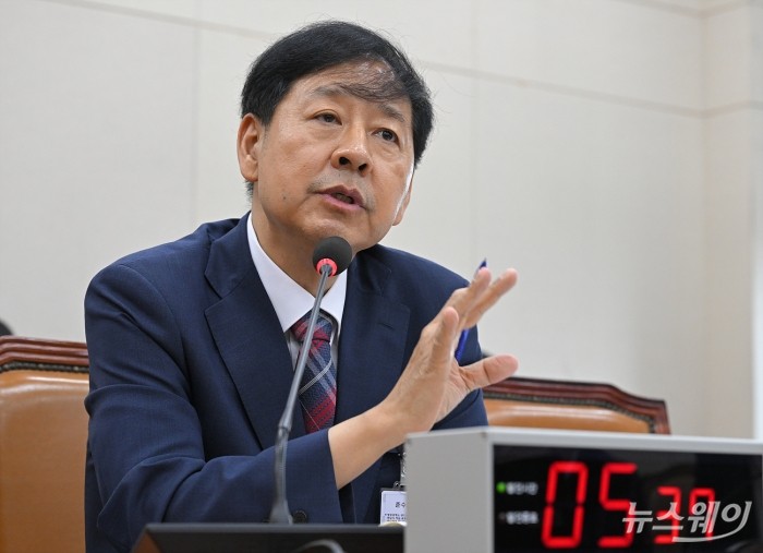 구윤철 경제부총리 겸 기획재정부 장관 후보자가 17일 서울 여의도 국회 기획재정위원회에서 열린 인사청문회에서 의원 질의에 답변하고 있다. 사진=이수길 기자 Leo2004@newsway.co.kr