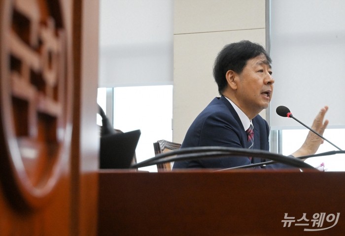 구윤철 경제부총리 겸 기획재정부 장관 후보자가 17일 서울 여의도 국회 기획재정위원회에서 열린 인사청문회에서 의원 질의에 답변하고 있다. 사진=이수길 기자 Leo2004@newsway.co.kr