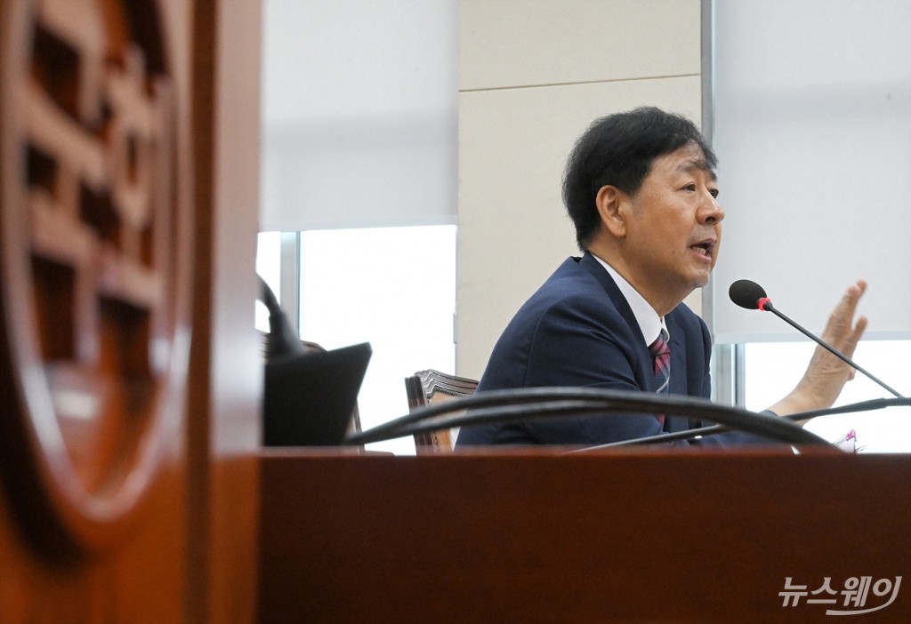 인사청문회 질의에 답하는 구윤철 후보자