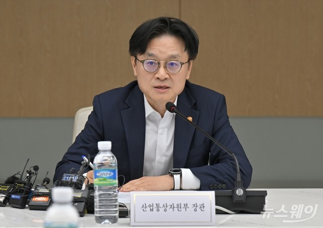 김정관 산자부 장관, 경제계 만나 첫 '대미 통상 긴급 점검 회의'