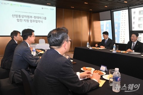 현대차 지원에 사의 표하는 이호현 산업부 2차관