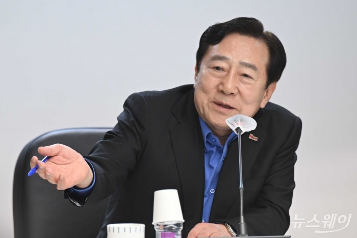 김기문 중소기업중앙회장이 24일 오전 서울 여의도 중소기업중앙회에서 열린 '김영훈 신임 고용노동부 장관 방문 환영식'에서 모두발언을 하고 있다. 사진=강민석 기자 kms@newsway.co.kr