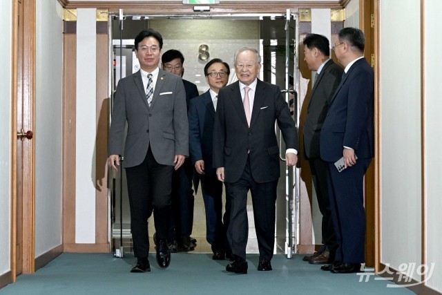 김영훈 신임 고용부 장관 접견한 손경식 경총 회장