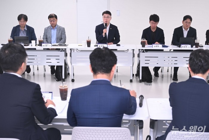 류제명 과학기술정보통신부 2차관이 25일 오전 서울 마포구 SW마에스트로에서 열린 AI 3대 강국을 위한 데이터 규제혁신 현장 간담회에서 모두발언을 하고 있다. 사진=강민석 기자 kms@newsway.co.kr