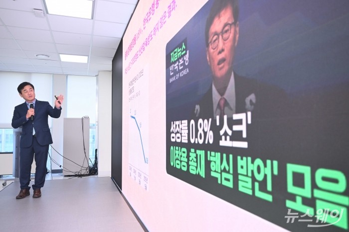 구태언 법무법인 린 변호사가 25일 오전 서울 마포구 SW마에스트로에서 열린 AI 3대 강국을 위한 데이터 규제혁신 현장 간담회에서 '데이터 제도 개선 방안' 주제로 발표하고 있다. 사진=강민석 기자 kms@newsway.co.kr