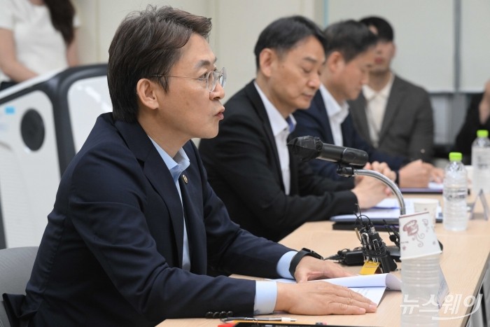권대영 금융위원회 부위원장이 28일 오전 서울 여의도 금융보안교육센터에서 열린 보이스피싱 근절을 위한 현장 간담회에서 모두발언을 하고 있다. 사진=강민석 기자 kms@newsway.co.kr