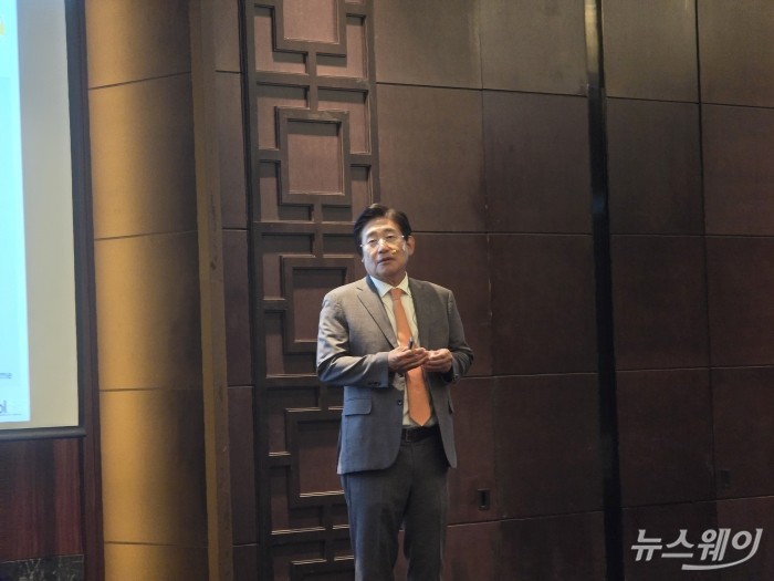 이상훈 에이비엘바이오 대표가 28일 서울 영등포구 여의도 콘래드 호텔에서 열린 온·오프라인 기업설명회에서 발표하고 있다. 사진=이병현 기자
