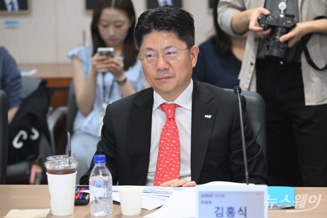 '코스피 5천 특위 한국거래소' 현장간담회 배석한 김홍식 시장감시위원회 위원장