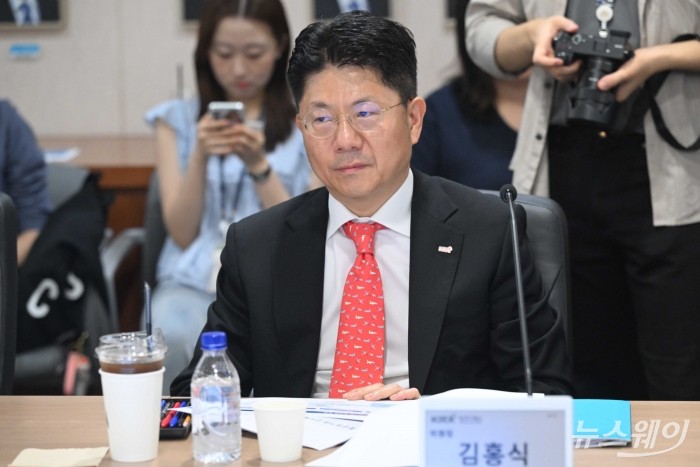 김홍식 한국거래소 시장감시위원회 위원장이 29일 오전 서울 여의도 한국거래소에서 열린 '코스피 5천 특위 한국거래소' 현장간담회에 참석해 자리하고 있다. 사진=강민석 기자 kms@newsway.co.kr