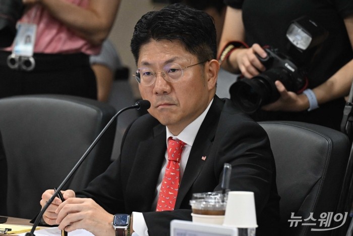 김홍식 한국거래소 시장감시위원회 위원장이 29일 오전 서울 여의도 한국거래소에서 열린 '코스피 5천 특위 한국거래소' 현장간담회에 참석해 자리하고 있다. 사진=강민석 기자 kms@newsway.co.kr