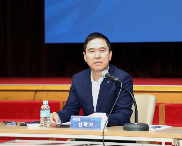 신학기 Sh수협은행장이 지난 25일 서울 송파구 수협은행 본사에서 열린 '2025년 제3차 경영전략회의'에 참석해 발언하고 있다. 사진=SH수협은헹 제공