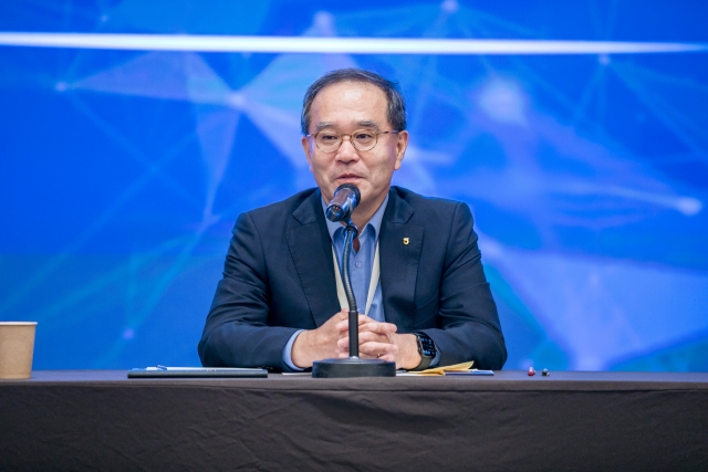이찬우 농협금융 회장 "불확실성 속 혁신 기회···본업 경쟁력·지속가능 성장 집중"