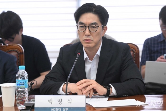 박명식 HD현대 상무가 31일 오전 서울 마포구 한국경영자총협회에서 열린 노동조합법 개정 긴급 기자회견에서 발언을 하고 있다. 사진=강민석 기자 kms@newsway.co.kr