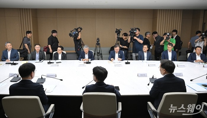 김정관 산업통상자원부 장관이 4일 오전 서울 중구 대한상공회의소 EC룸에서 열린 대미 통상 전략 라운드테이블에서 발언하고 있다. 사진=이수길 기자 Leo2004@newsway.co.kr