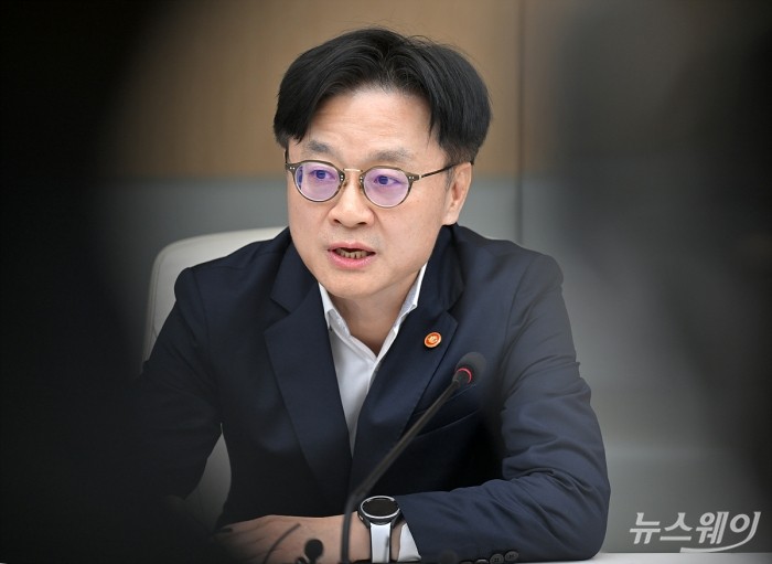 김정관 산업통상자원부 장관이 4일 오전 서울 중구 대한상공회의소 EC룸에서 열린 대미 통상 전략 라운드테이블에서 발언하고 있다. 사진=이수길 기자 Leo2004@newsway.co.kr