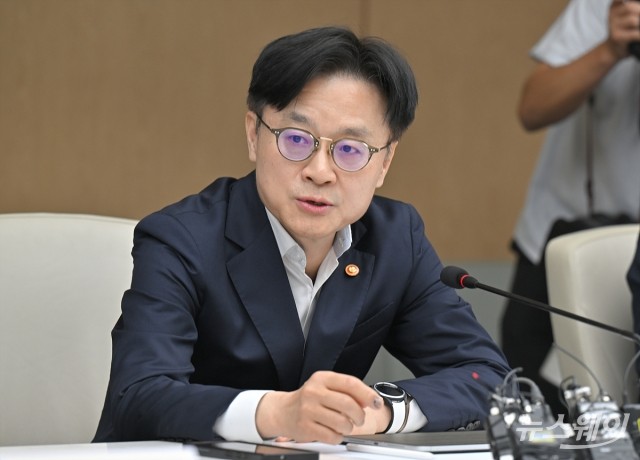 김정관 산자부 장관, 대미 통상 전략 라운드테이블 참석