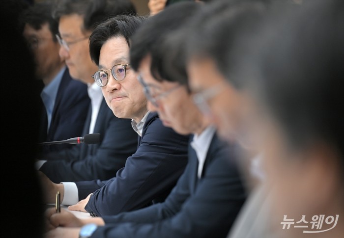 김정관 산업통상자원부 장관이 4일 오전 서울 중구 대한상공회의소 EC룸에서 열린 대미 통상 전략 라운드테이블에서 발언하고 있다. 사진=이수길 기자 Leo2004@newsway.co.kr