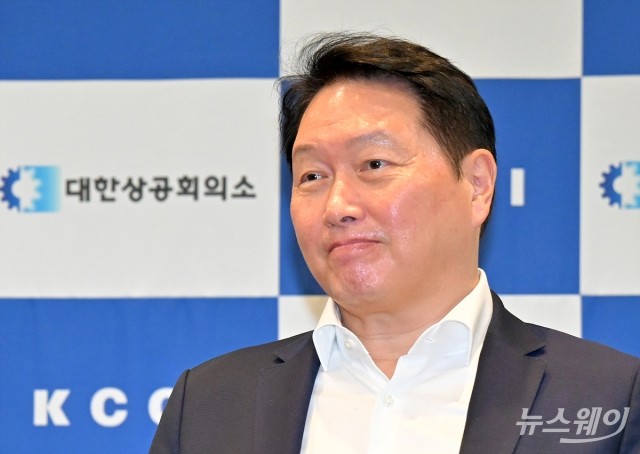 김정관 산업통상자원부 장관 만난 최태원 대한상의 회장