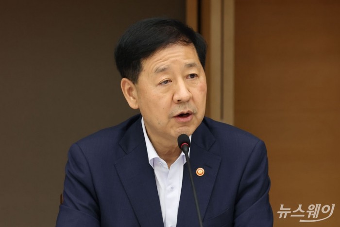 구윤철 경제부총리 겸 기획재정부 장관이 5일 오후 서울 중구 대한상공회의소에서 경제부총리 및 중소벤처기업부 장관, 공정거래위원장과 경제6단체장이 참석한 가운데 열린 '성장전략 TF 1차 회의'를 주재하며 모두발언하고 있다. 사진=이수길 기자 Leo2004@newsway.co.kr