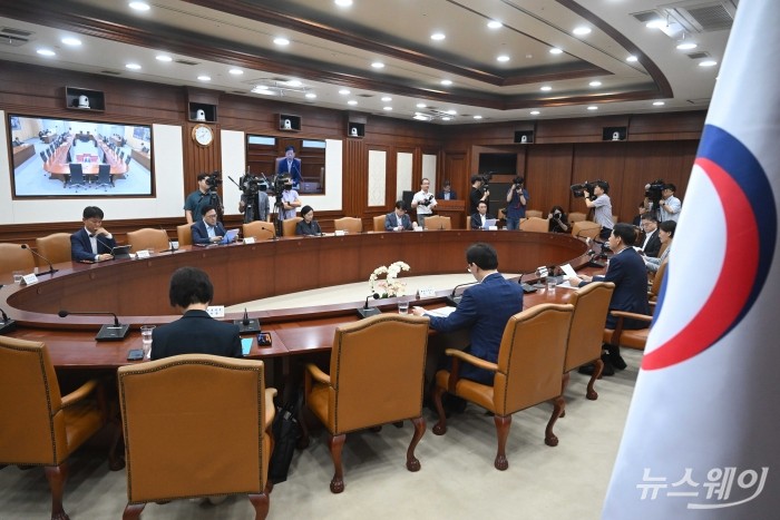 구윤철 경제부총리 겸 기획재정부 장관이 7일 오전 서울 종로구 정부서울청사에서 열린 경제관계장관회의에서 모두발언을 하고 있다. 사진=강민석 기자 kms@newsway.co.kr