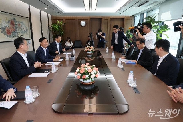 이창용 한은 총재 만난 구윤철 경제부총리