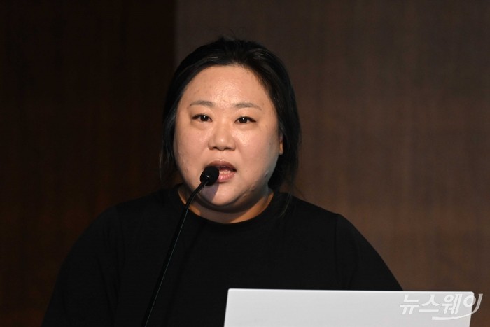 소지영 디에이블 대표가 8일 오전 서울 중구 은행회관에서 열린 '초거대 인공지능 기반 플랫폼 이용지원' 사업 연결의 날에서 발표를 하고 있다. 사진=강민석 기자 kms@newsway.co.kr