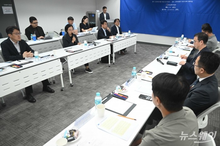 한성숙 중소벤처기업부 장관이 13일 오후 서울 종로구 광화문빌딩에서 열린 벤처생태계 활성화를 위한 정책현장 간담회에서 모두발언을 하고 있다. 사진=강민석 기자 kms@newsway.co.kr