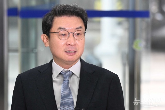 '해체위기' 금융위 수장 맡는 이억원, "포용금융 최우선···이찬진과 어제 통화"