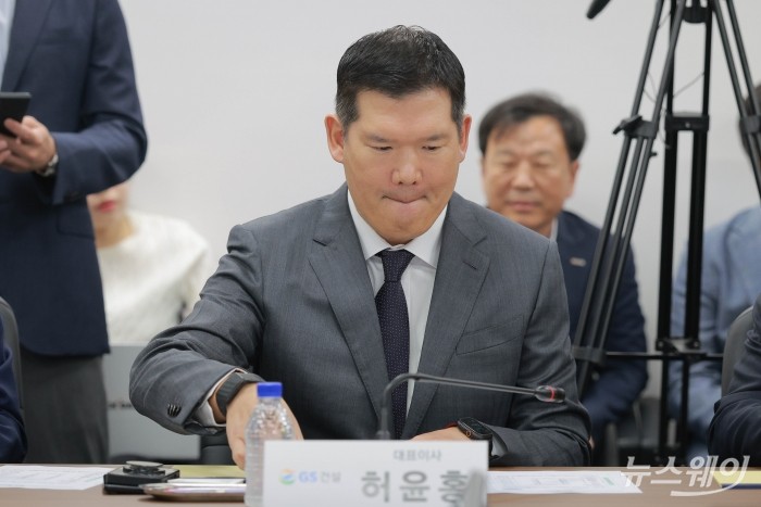 허윤홍 GS건설 대표이사가 14일 오후 서울 중구 직업능력심사평가원에서 열린 '중대재해 근절을 위한 건설사 간담회'에 참석하고 있다. 사진=이수길 기자 Leo2004@newsway.co.kr