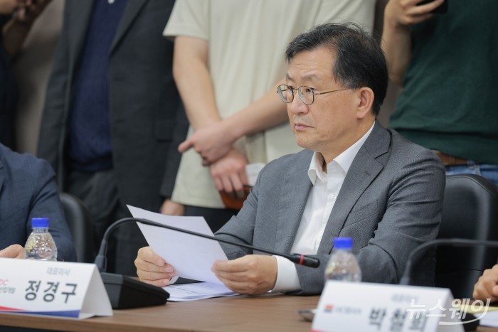 정경구 HDC현대산업개발 대표이사가 14일 오후 서울 중구 직업능력심사평가원에서 열린 '중대재해 근절을 위한 건설사 간담회'에 참석하고 있다. 사진=이수길 기자 Leo2004@newsway.co.kr