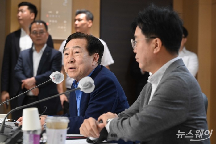 김기문 중소기업중앙회 회장이 19일 오전 서울 여의도 중소기업중앙회에서 열린 노동법 개정 관련 간담회에서 모두발언을 하고 있다. 사진=강민석 기자 kms@newsway.co.kr