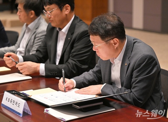 비씨·삼성·신한·KB국민카드, 서민·소상공인 신용회복지원 협약서 서명