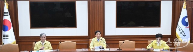 구윤철 부총리 "석유화학 기업들 연말까지 재편안 가져와야···NCC 25% 감축 밝혀"