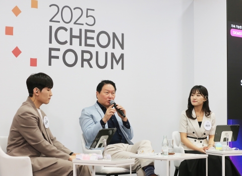 최태원 &quot;AI, DT 기술 내재화해 차별화된 경쟁력 만들어야&quot;
