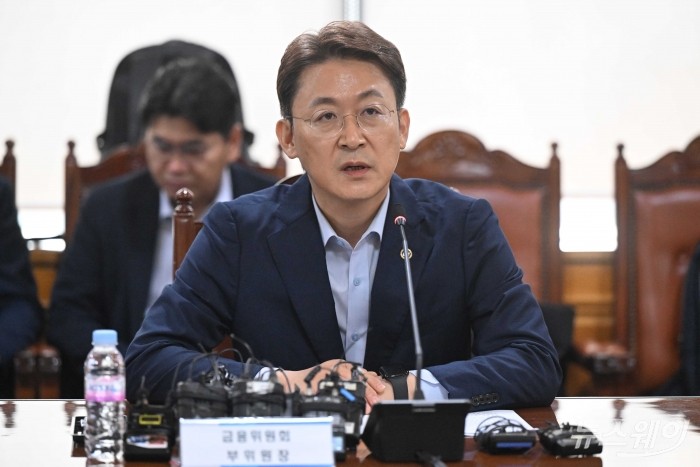 권대영 금융위원회 부위원장이 21일 오전 서울 중구 은행연합회에서 열린 석유화학 경쟁력 제고를 위한 금융권 간담회에서 모두발언을 하고 있다. 사진=강민석 기자 kms@newsway.co.kr