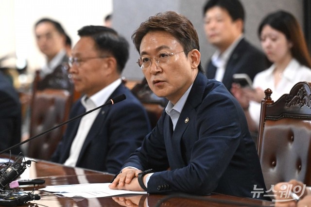 금융위 "비 올 때 우산 뺏지 말라"···금융권 석화사업재편 '금융지원' 가동