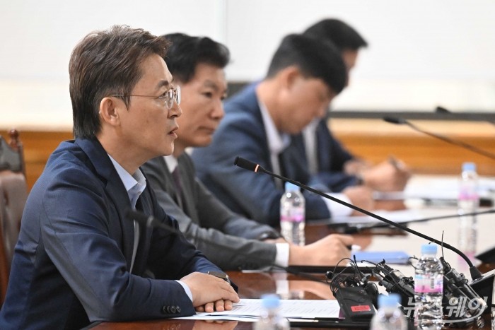 권대영 금융위원회 부위원장이 21일 오전 서울 중구 은행연합회에서 열린 석유화학 경쟁력 제고를 위한 금융권 간담회에서 모두발언을 하고 있다. 사진=강민석 기자 kms@newsway.co.kr