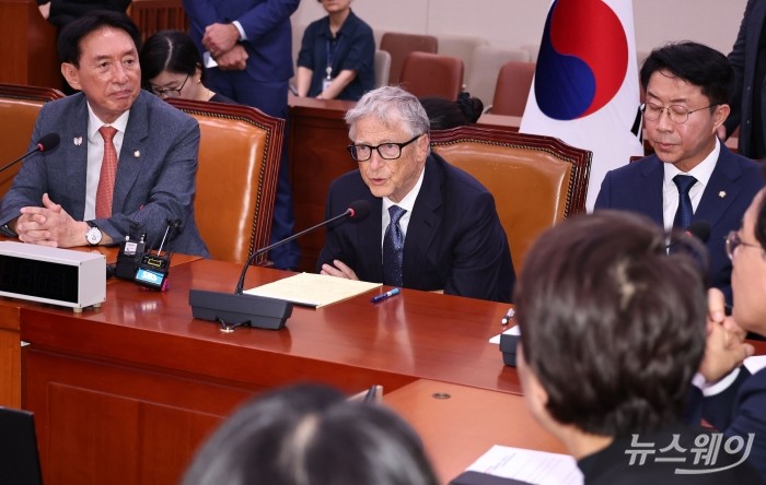 마이크로소프트 창업자인 빌 게이츠 게이츠재단 이사장이 21일 오후 서울 여의도 국회 외교통일위원회에서 열린 '한국의 글로벌 조건 기여와 리더십' 주제 간담회에서 발언을 하고 있다. 사진=국회사진기자단
