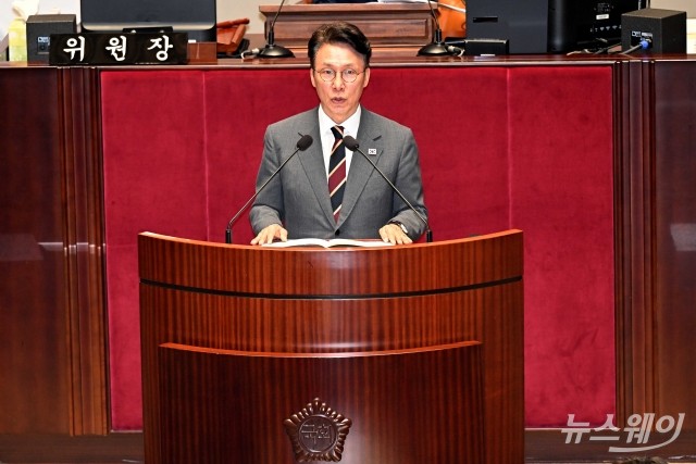 예결위 첫 출석해 인사말 하는 김민석 국무총리