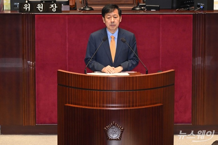구윤철 경제부총리 겸 기획재정부 장관이 25일 오전 서울 여의도 국회 본관에서 열린 제428회국회(임시회) 예산결산특별위원회 전체회의에서 2024 회계연도 결산 제안설명을 하고 있다. 사진=강민석 기자 kms@newsway.co.kr